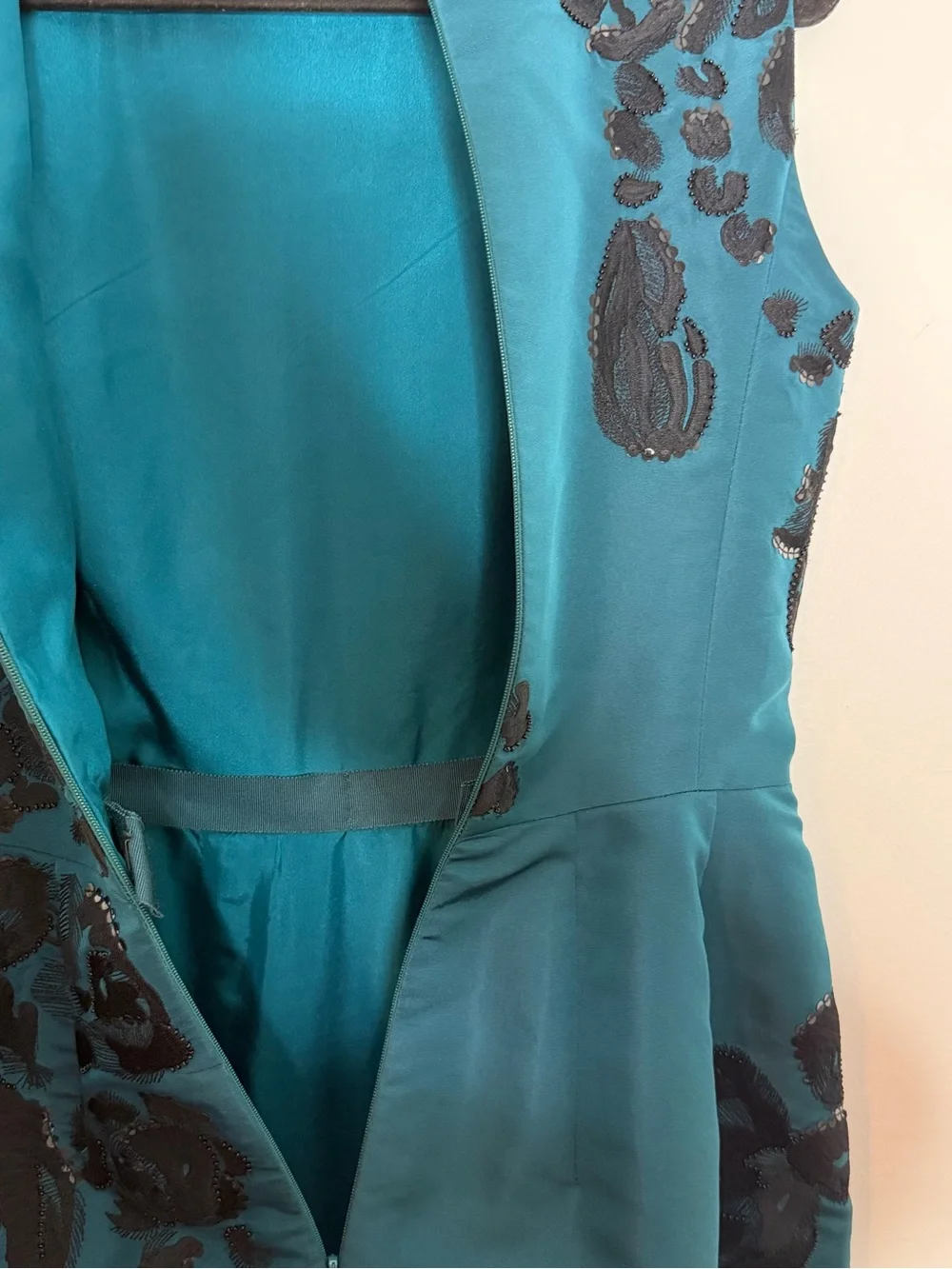 Oscar de la Renta Teal Sleeveless Midi Dress with Black Floral Appliqué - Picture 9 of 12